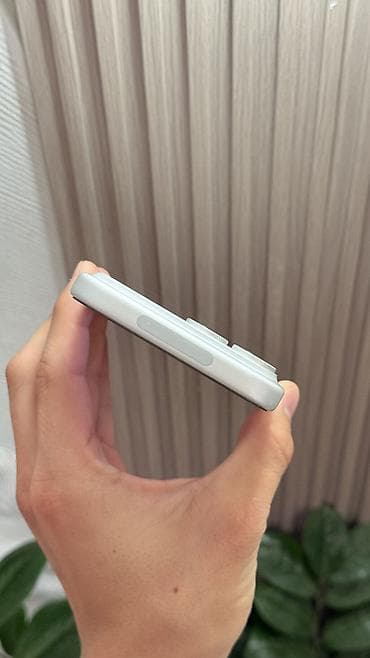 sd 128: IPhone 17 Pro Max, Б/у, 256 ГБ, Серебристый, Зарядное устройство, Защитное стекло, Чехол, 100 % — 3