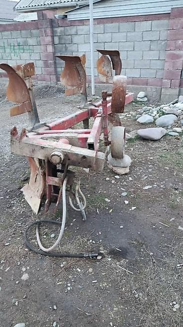 Плуг оборотный навесной, 4-корпусный + комплект тракторных шин. Плуг