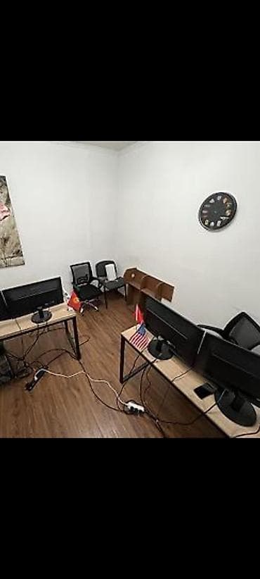 Кыймылсыз мүлк: Вефа тц Сдается офис Площадь: 30м2 С мебелью Первая линия Первый этаж — 3