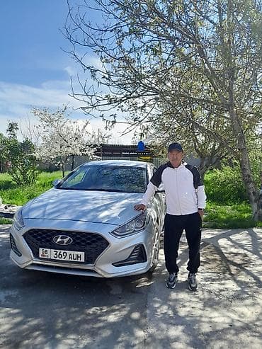 e34 520: Аредага берилетСедан серебристого цвета - Тип кузова: 4-дверный седан — 2