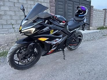 мотоцикал урал: Спортивный мотоцикл в стиле спортбайк, черный, с агрессивной — 2