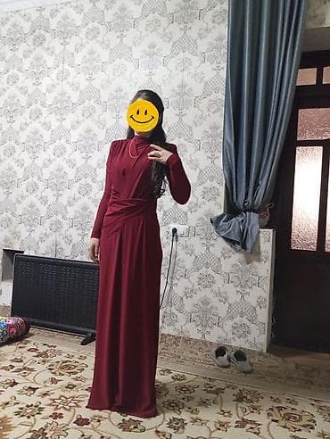 Бордовое вечернее платье в пол. - Длина: макси - Крой: приталенный