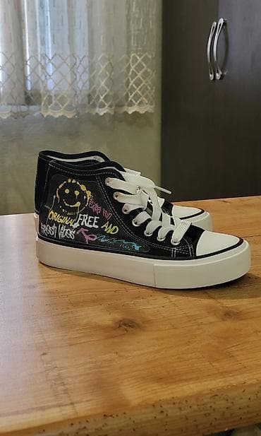 Кеды 36 размер. Купили новые,размер не подошёл. Унисекс, средняя