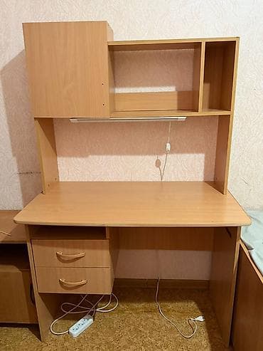 Компьютерный/письменный стол с надстройкой и подсветкой. - Материал