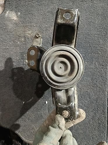 logitech c525: Подушка мотора Kia 2016 г., Оригинал — 3