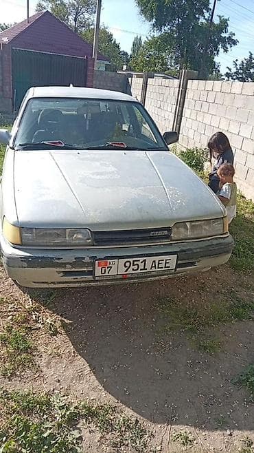 Mazda 626: 1988 г., 2.2 л, Механика, Бензин, Седан