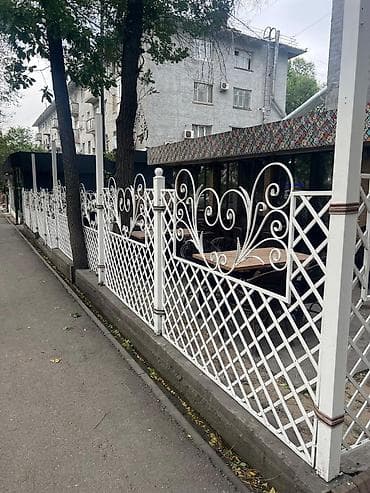 Бетонные еврозаборы: Срочно продается: Металические ограждения-12шт.(каждая около 2метра) — 2