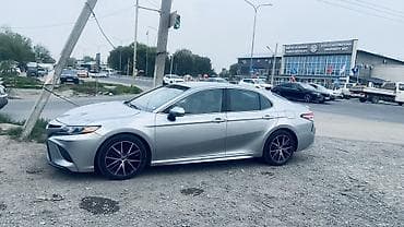 mini cuper: Toyota Camry: 2020 г., 2.5 л, Автомат, Бензин, Седан — 2