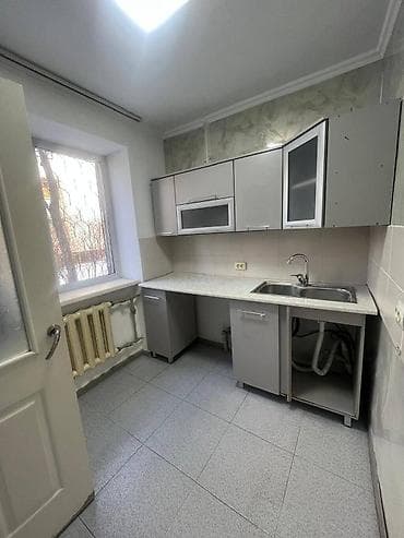 Бөлмөлөр: Ижарага берем Кеңселерди ижаралоо, 90 м², Турак комплексинде, 1-катар, Өзүнчө ашканасы менен, Өзүнчө кире бериши менен — 6