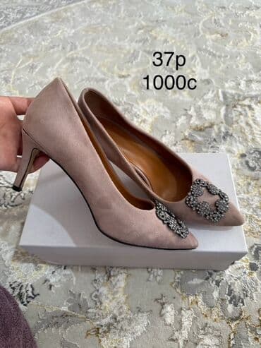 Женские туфли, размер 37 (RU). Несколько моделей: 1) Пудровые лодочки