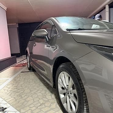 genezis g80: Toyota Corolla: 2021 г., 1.8 л, Вариатор, Гибрид, Седан — 4