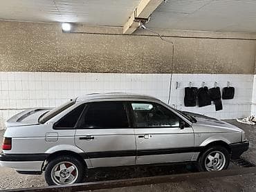 кузов автомобиля: Volkswagen Passat: 1989 г., 1.8 л, Ручные, Бензин, Седан — 3