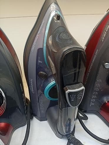 Утюг с паровым ударом и распылителем - Материал подошвы: керамическая