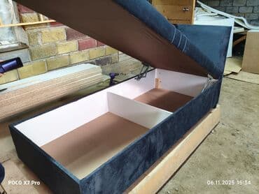 бу кровать с матрасом: Односпальная кровать-тахта в обивке бирюзового/морской волны цвета. - — 2