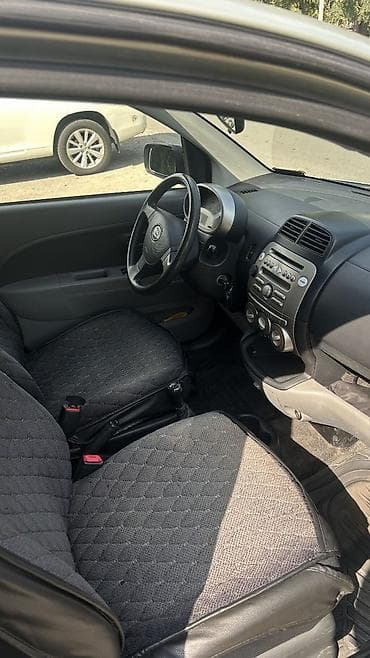 Daihatsu: Daihatsu Sirion: 2009 г., 1 л, Механика, Бензин, Хэтчбэк — 6