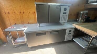 холодильный стол: Профессиональный холодильный стол с рабочей поверхностью - Тип — 2