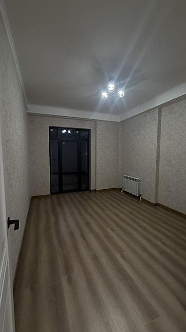 Кыймылсыз мүлк: 🏡 Сдаётся просторная 3-комнатная квартира в Асанбае 📍 Локация — 8