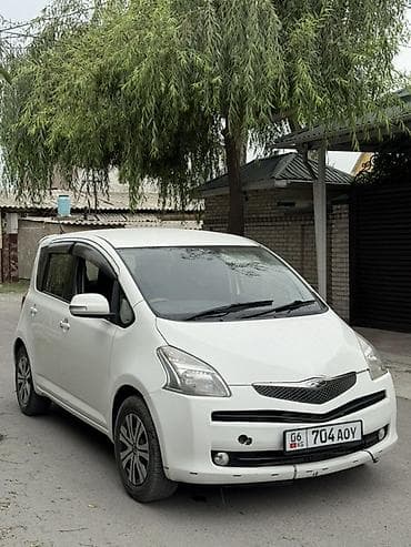 Toyota Ractis: 2005 г., 1.5 л, Автомат, Бензин, Минивэн — 5
