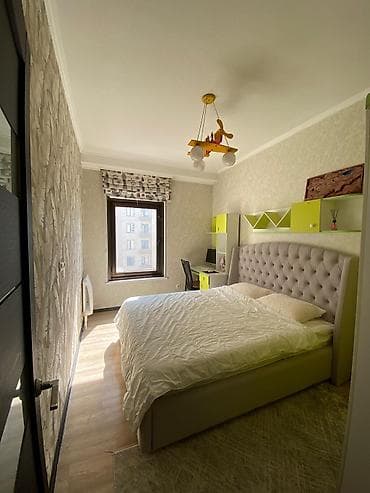 двуспальная кровать с матрасом: Двуспальная кровать, Б/у, С мягкой обивкой, длина - 200 см — 4