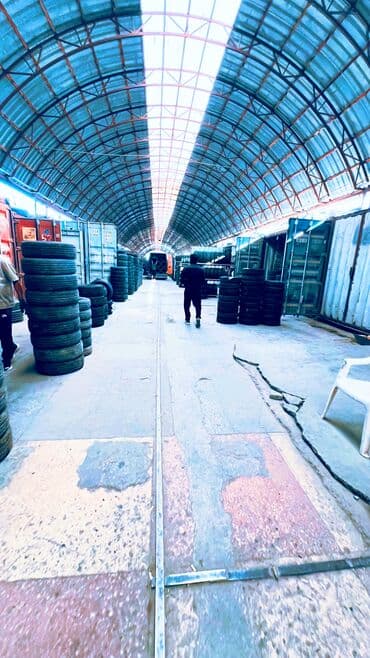 старый вокзал: 📍 Продаётся место с 20-тонным контейнером г. Ош, район ХБК, рынок — 4