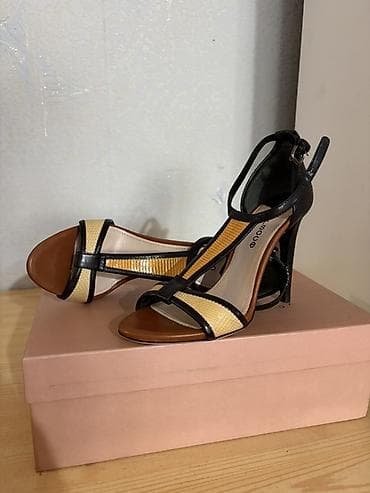 кожанные: Босоножки Nursace, модель Bugla, Made in Italy. - Размер: 35. - — 2