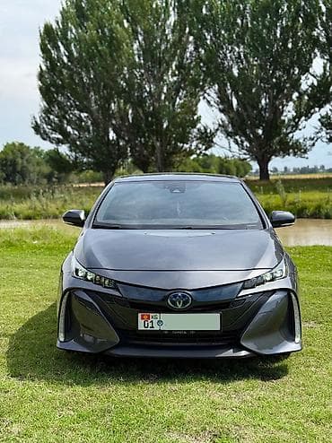 Toyota Prius: 2018 г., 1.8 л, Автомат, Гибрид, Хэтчбэк — 2