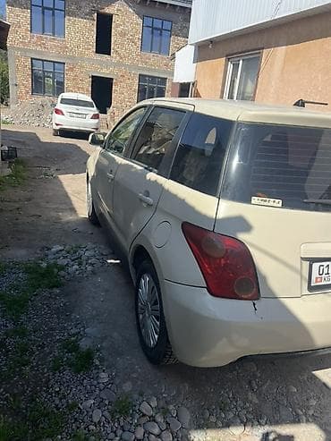 nisan leaf: Toyota Ist: 2003 г., 1.3 л, Автомат, Бензин — 6