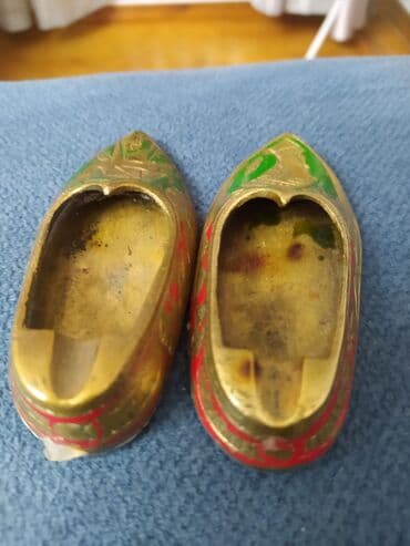 продаю медали: Башмаки-пепельницы(латунь ) .антиквар.окончательно, смотреть все — 4