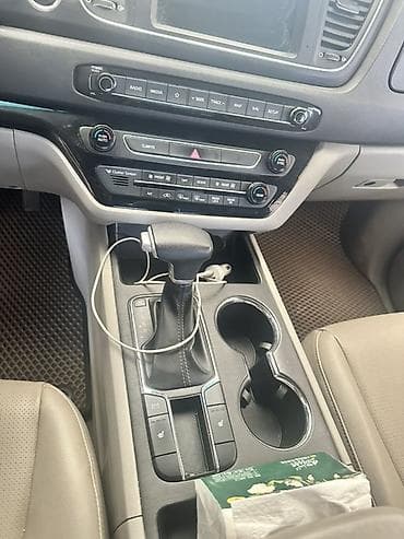 Продажа авто: Kia Carnival: 2019 г., Минивэн — 5