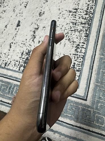 pixel 4a: Apple iPhone Pro в тёмно-зелёном цвете. Смартфон с большим — 4