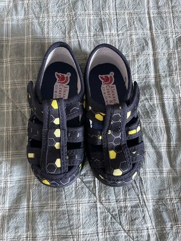 оптом дордой: Детские тапочки для сада и дома 
Как новые 
Размер 23 
Турция — 4