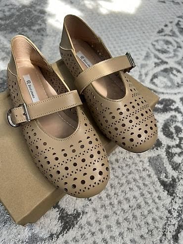 Балетки Mary Jane с перфорацией

Один раз надевала 
38 размер