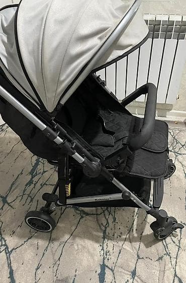 Прогулочная коляска с поворотными передними колесами и амортизаторами — 3