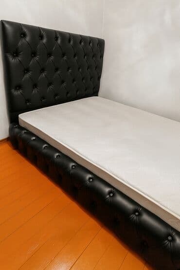 спалный кравать: Кровать с мягким изголовьем, в стиле каретной стяжки с матрасом. - — 2