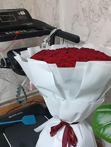кустовые розы букет: Большой авторский букет из красных роз"101" за 20.000 покупали маме — 1