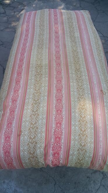 В наличии 3 штуки. Продаеться новая перина с гусиного и утиного пера