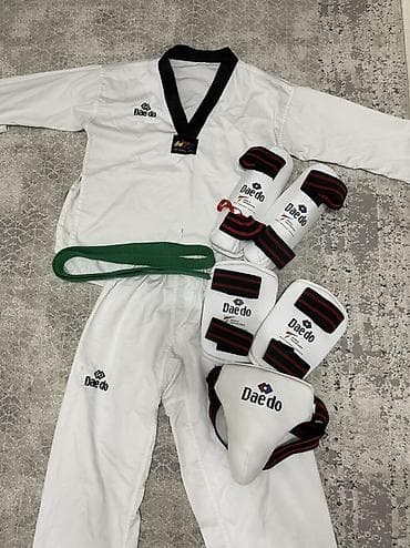 форма теквандо: Комплект для тхэквондо Daedo. Состав: - Добок Daedo (куртка с — 2