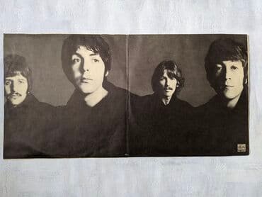 монеты разных стран: 2 the Beatles двойная 1600сом 4музыка для диско клубов 800 сом 5 — 1