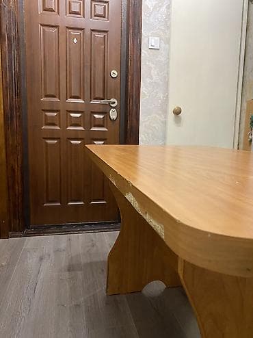Столы: Кухонный стол, Б/у, Прямоугольный, Нераскладной — 6