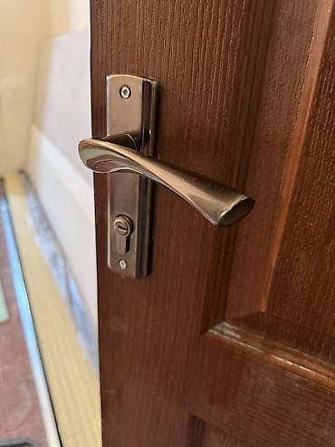 входные двери пластиковые: Двери для домов и квартир, Бронированная, Одностворчатая, Правосторонняя, цвет - Коричневый — 10