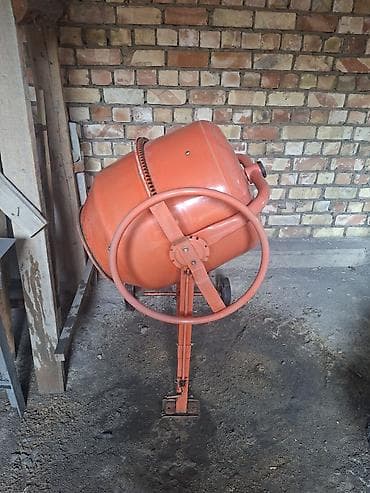 сварные работы: Продаю инструменты СССР. 1) Сверлильный станок 30 тыс. 2) Наковальня — 9