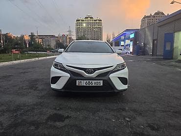 Toyota Camry: 2018 г., 2.5 л, Автомат, Бензин, Седан