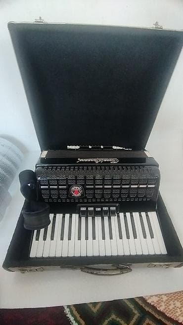 Аккордеондор: Аккордеон Weltmeister Consul (клавишный аккордеон, «пианино») - — 2