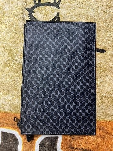 Портфель-клатч из экокожи с ремешком на запястье. - Формат: тонкое