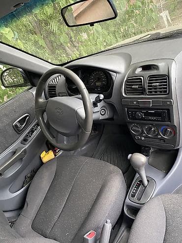 простой: Hyundai Accent: 2004 г., 1.5 л, Автомат, Бензин, Седан — 3