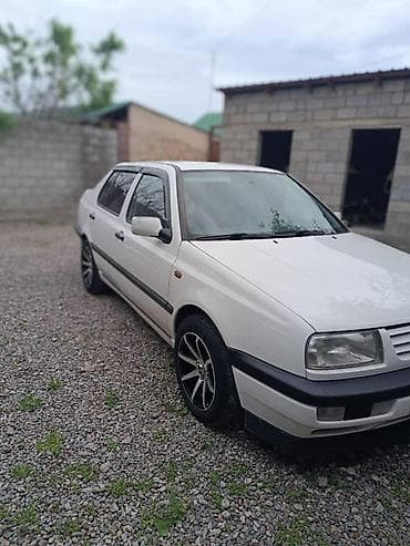 masda demio: Volkswagen Vento: 1997 г., 2 л, Механика, Бензин, Седан — 4