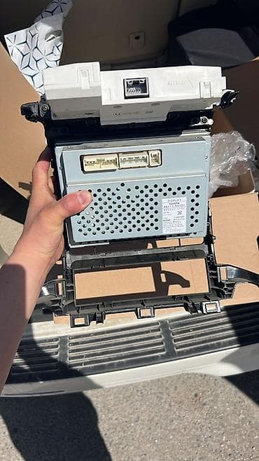 обмен на аутбек: Lexus GX 470 
7 
Монитор на лексус — 1