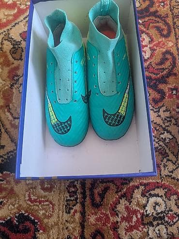 Футбольные бутсы Nike (модель без шнурков) Размер 33. состояние