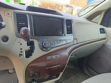 Унаа сатуу: Toyota Sienna: 2011 г., 3.5 л, Автомат, Бензин, Вэн/Минивэн — 6