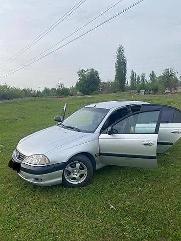 чанган uni v: Toyota Avensis: 2000 г., Механика, Бензин, Седан — 5
